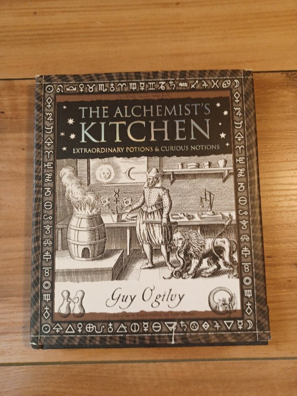 The Alchenmist's Kitchen: Extraordinary Potions & Curious Notions Book